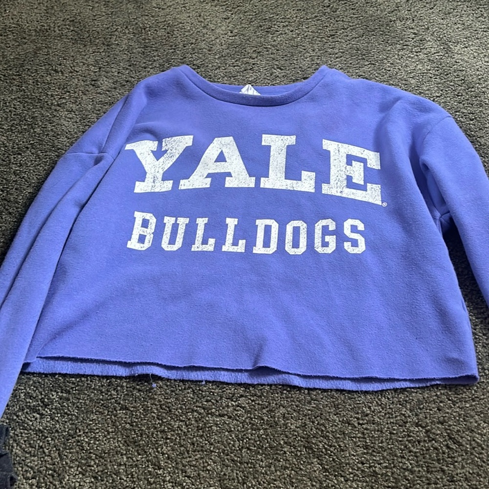 Purple Yale Bulldogs Cropped Crewneck